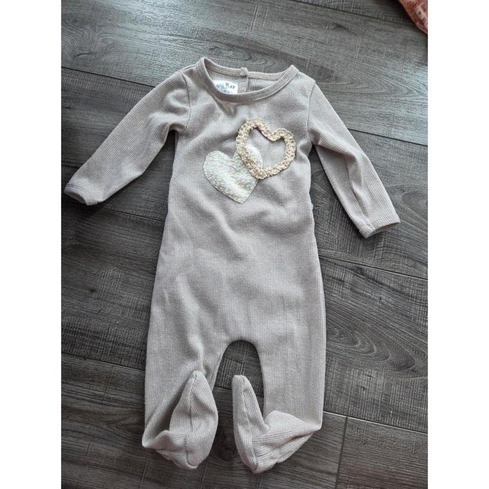Hanna kay baby girl outfit 6-9 mos‎